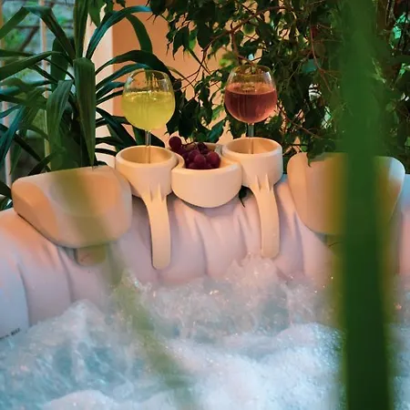 Lägenhet Luxury Katrinas With Outdoor Jacuzzi