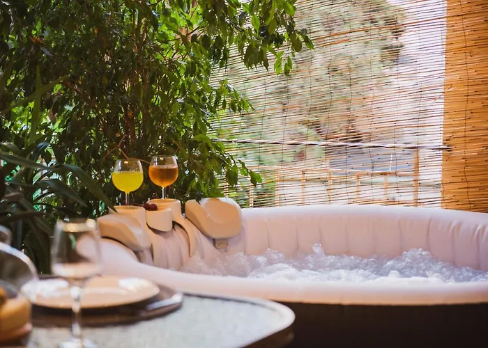 Luxury Katrinas With Outdoor Jacuzzi *